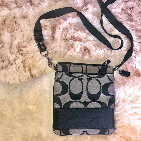 Coach Handbags - Coach crossbody handbag